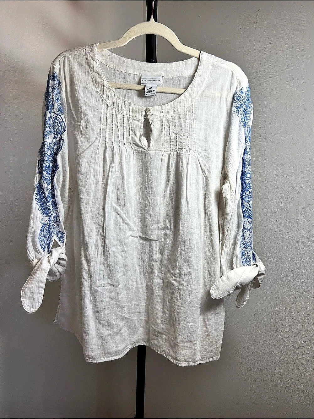 Liz Claiborne Floral Embroidered Tunic in White & Blue XL